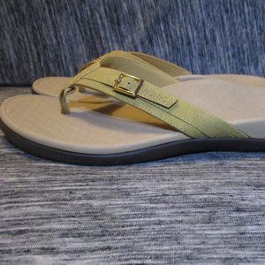 vionic buckle thong sandals